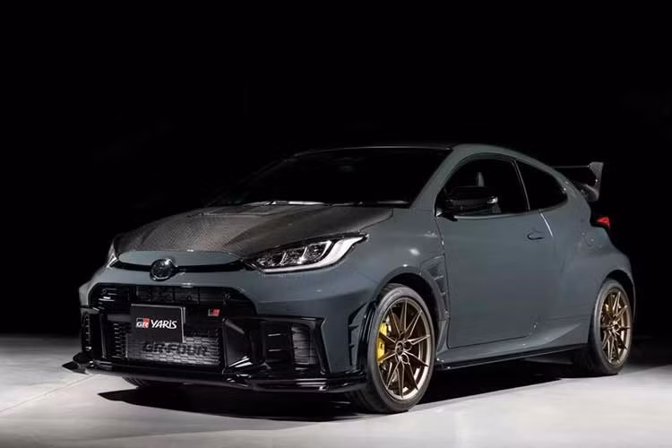 Hãng xe Toyota vừa giới thiệu GR Yaris Morizo RR tại Tokyo Auto Salon 2026, phiên bản đặc biệt của GR Yaris được phát triển dựa trên trải nghiệm đua 24 giờ Nurburgring của Chủ tịch Akio Toyoda, người còn được biết đến với biệt danh “Morizo”.