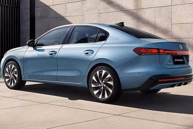 Volkswagen Sagitar S 2026 mới tại Trung Quốc do liên doanh FAW-Volkswagen phát triển là một ví dụ điển hình. Về cơ bản, Volkswagen Sagitar S có kích thước tương đương Jetta, kết hợp với thiết kế hiện đại, công nghệ mới và mức giá hợp lý.