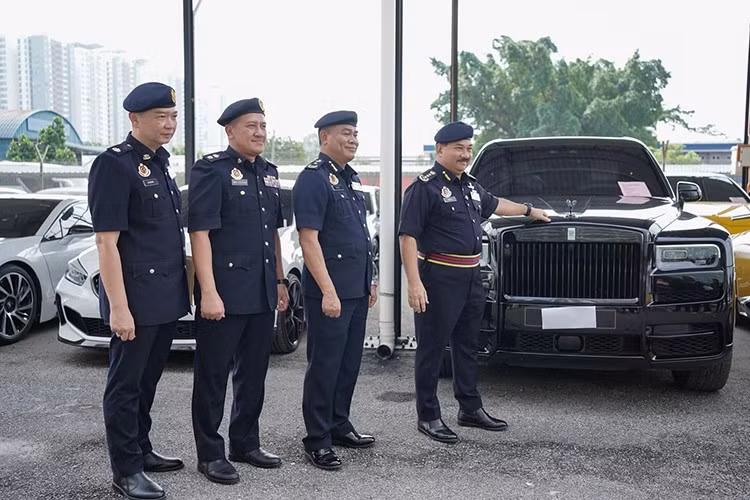 Cục Giao thông Đường bộ (RTD) xác định những chiếc xe đắt tiền này không được gia hạn thuế đường bộ và bảo hiểm trong một thời gian khá dài.