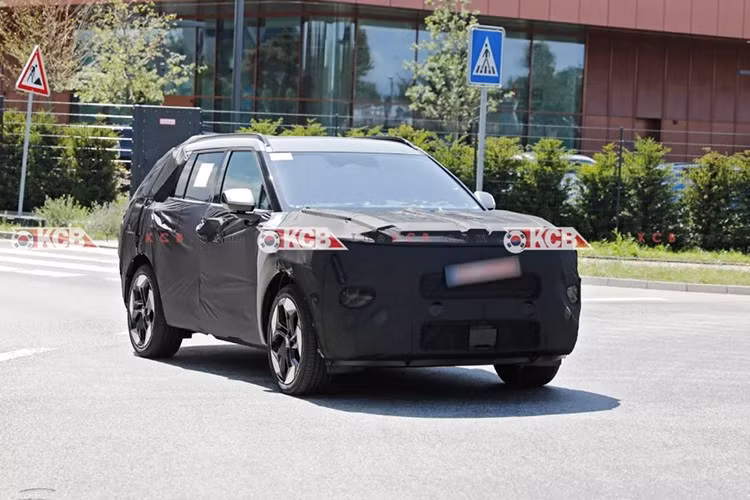 Mẫu SUV hạng C này dự kiến sẽ ra mắt toàn cầu vào quý III năm 2026 và được xem là một trong những dự án trọng điểm của Hyundai trong giai đoạn tới.
