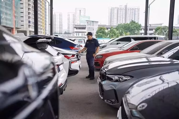 Ông cũng chia sẻ "Một số cá nhân có thể cho rằng việc sử dụng không thường xuyên sẽ giúp họ không phải gia hạn thuế đường bộ và bảo hiểm, nhưng đây rõ ràng là hành vi vi phạm pháp luật".