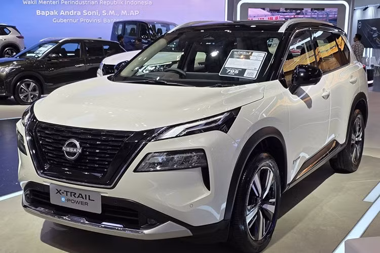 Nissan X-Trail e-POWER e-4ORCE thế hệ mới sẽ chính thức trình làng thị trường Thái Lan vào ngày 28/11 tới tại triển lãm Motor Expo 2025. Đây là mẫu SUV 7 chỗ tích hợp công nghệ e-POWER độc quyền, vận hành bằng hệ thống mô-tơ điện kép và dẫn động bốn bánh toàn thời gian.