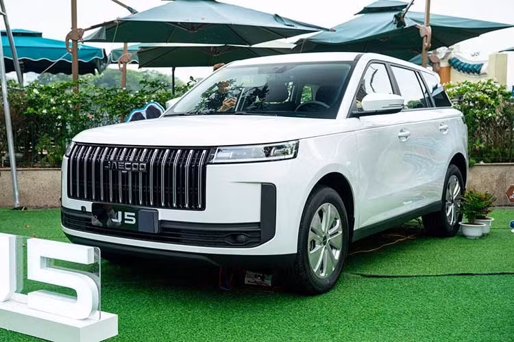Trong giai đoạn này, hãng công bố mức giá dự kiến trần cho bản Premium là 569 triệu đồng, bản SHS-H Premium là 629 triệu đồng, hai bản Flagship còn lại đều ở mức không vượt quá 699 triệu đồng. Giá bán chính thức ban hành trong tháng 8/2026 sẽ không cao hơn mức trần này.