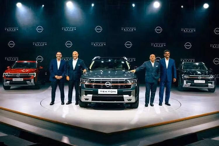 Nissan vừa chính thức giới thiệu mẫu SUV cỡ nhỏ Tekton hoàn toàn mới tại thị trường Ấn Độ. Xe được sản xuất tại Ấn Độ và sẽ xuất khẩu đến hơn 50 thị trường trên toàn cầu thuộc khu vực Trung Đông và châu Phi. Tên gọi Tekton có nguồn gốc từ tiếng Hy Lạp, mang ý nghĩa "người thợ thủ công" hoặc "người xây dựng".