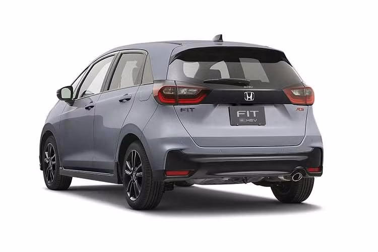 Trong khi đó, các phiên bản e:HEV sử dụng hệ truyền động hybrid tự sạc gồm 2 mô-tơ điện, sản sinh tổng công suất 121 mã lực và mô-men xoắn cực đại 253 Nm. Phiên bản RS là biến thể duy nhất không có tùy chọn hệ dẫn động bốn bánh.
