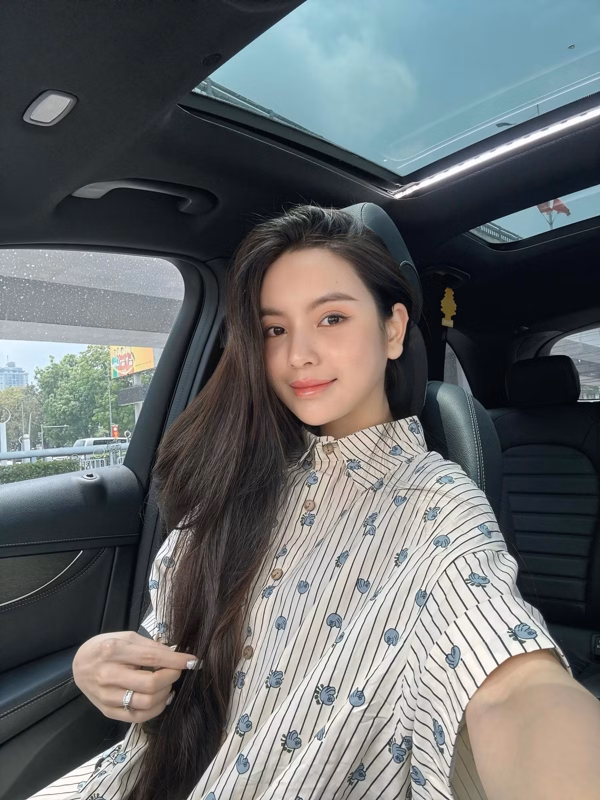 Hình ảnh làn da "trắng phát sáng" của Chu Thanh Huyền làm netizen "xin vía".
