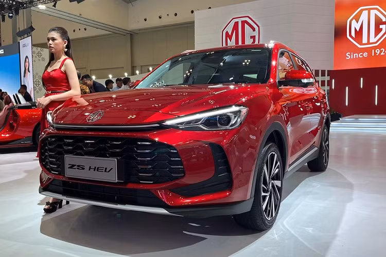 Tham dự Triển lãm ô tô quốc tế Indonesia (GIIAS) 2025, MG mang tới mẫu xe SUV ZS 2025 hoàn toàn mới với thiết kế đột phá, công nghệ nâng cấp và đặc biệt là phiên bản hybrid lần đầu tiên xuất hiện.