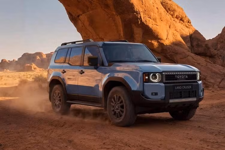 Năm 1954, Toyota ra mắt cái tên "Land Cruiser" nhưng trước đó, dòng xe off-road này đã được ra mắt lần đầu vào năm 1951 với tên gọi "Toyota Jeep BJ". Tuy nhiên thời điểm đó, Willys-Overland nắm giữ quyền sở hữu thương hiệu mang tên "Jeep" và Toyota buộc phải đổi tên gọi mới là "Land Cruiser".