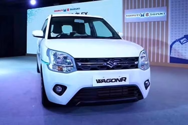 Suzuki WagonR Bioflex 2026 được công bố giá ở mức 7,24 lakh Rupee (tương đương khoảng 173 triệu đồng). Đây là một mức giá cực kỳ cạnh tranh, chỉ bằng một nửa Hyundai Grand i10 tại thị trường Việt Nam và thậm chí rẻ gần bằng mẫu xe tay ga hạng sang Honda SH 350i.
