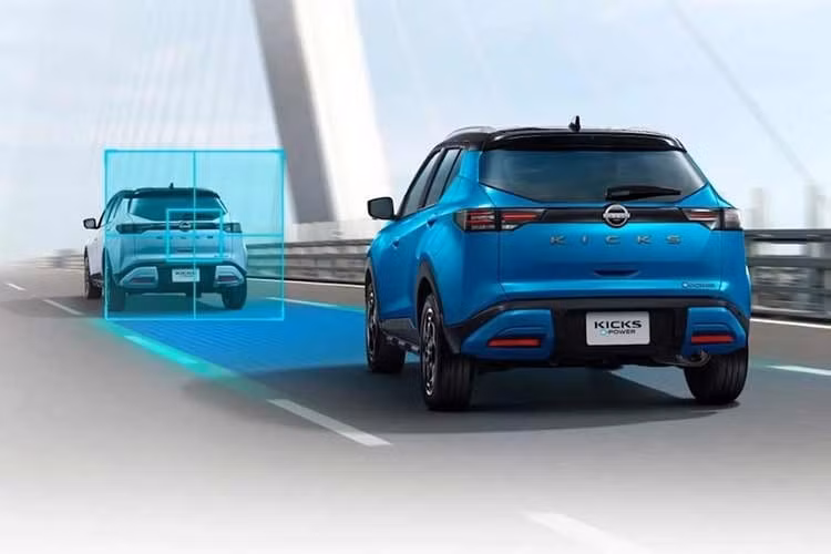 Dù Nissan chưa công bố đầy đủ các thông số về mức tiêu thụ nhiên liệu hay danh sách trang bị cho từng phiên bản của Kicks tại thị trường Nhật Bản, việc tiếp tục phát triển công nghệ e-POWER cùng sự xuất hiện của hệ dẫn động e-4ORCE cho thấy hãng xe đang đẩy mạnh chiến lược điện hóa trên các dòng xe phổ thông