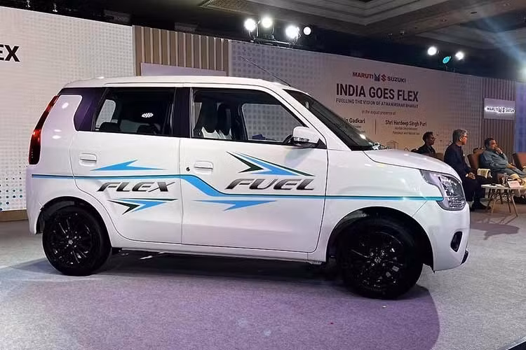 Trái ngược với Wagon R thông thường có khá nhiều phiên bản khác nhau, mẫu xe Wagon R Bioflex mới chỉ có duy nhất một phiên bản, được phát triển dựa trên phiên bản cao cấp nhất ZXi+. Thoạt nhìn, phiên bản Bioflex gần như giống hệt với phiên bản Wagon R thông thường.