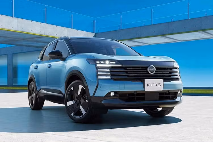 Hãng xe Nissan vẫn tiếp tục theo đuổi chiến lược điện hóa với hệ truyền động e-POWER trên Kicks 2026 thế hệ mới. Khác với các mẫu hybrid thông thường, hệ thống này sử dụng động cơ đốt trong như một máy phát điện, trong khi toàn bộ quá trình vận hành của xe được đảm nhiệm bởi mô-tơ điện.