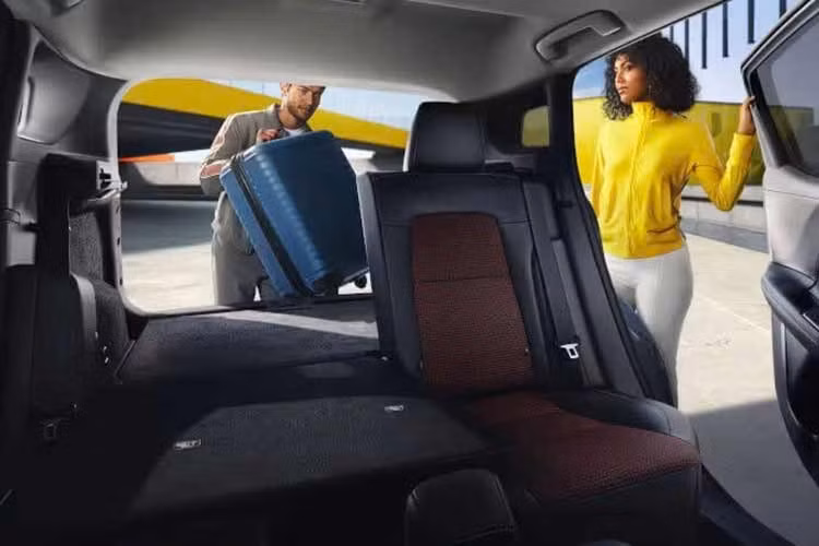 Bình nhiên liệu của Nissan Kicks 2026 thế hệ mới sẽ có dung tích 45 lít, phù hợp với định hướng sử dụng đô thị kết hợp đường trường của một mẫu crossover cỡ B.