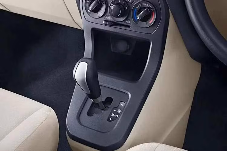 Các tính năng bổ sung được trang bị trên phiên bản Bioflex gồm có cảm biến đỗ xe phía sau, đèn sương mù phía trước, cửa gió điều hòa cho hàng ghế phía sau và hệ thống âm thanh 4 loa.