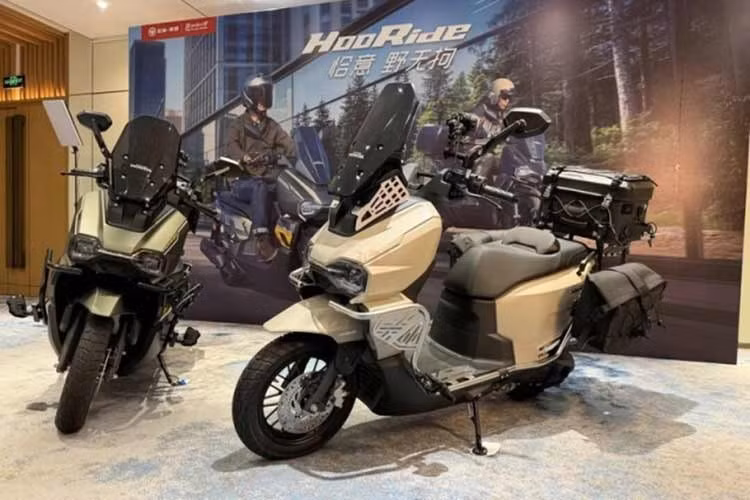 Được định vị là một chiếc xe ga địa hình cỡ nhỏ, Honda HooRide 125 2026 mới được phát triển trên cảm hứng từ dòng môtô địa hình Africa Twin, kết hợp với tính thực dụng vốn là thế mạnh của xe tay ga.