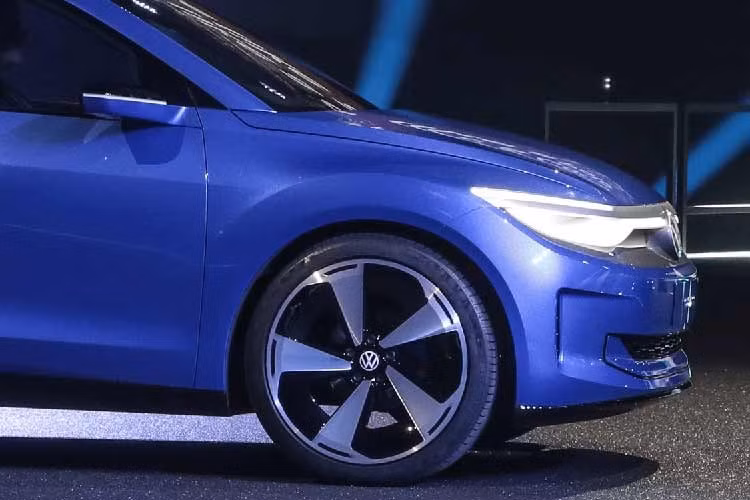 Các tính năng mới khác của Volkswagen ID.3 Neo gồm chế độ lái một bàn đạp được chờ đợi từ lâu và hệ thống nhận diện đèn giao thông, bổ sung cho hệ thống lái bán tự động Travel Assist cấp độ 2. Những công nghệ này đã xuất hiện trên các mẫu xe khác của Volkswagen như ID.4, ID.5 và ID.7.