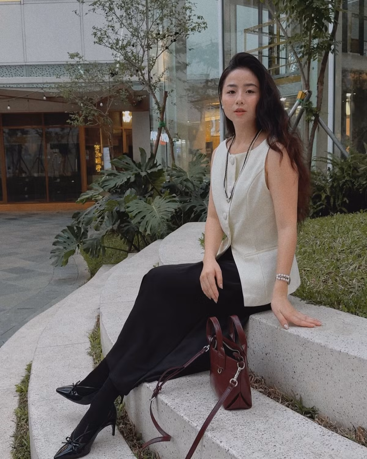 Trang cá nhân của Nam Thương thu hút hàng triệu lượt theo dõi. Cô thường xuyên chia sẻ những khoảnh khắc đời thường, những bí quyết làm đẹp, chăm sóc con cái và nhận được sự tương tác lớn từ cộng đồng mạng.
