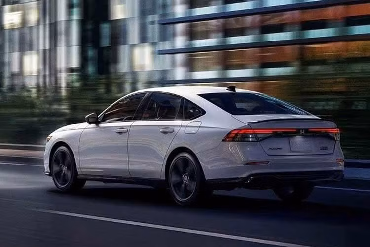 Theo Automotive News, trích dẫn các nguồn tin nội bộ, Honda Accord thế hệ mới sắp ra mắt sẽ mang phong cách hiện đại và giàu tính tương lai hơn, thay thế cho ngôn ngữ thiết kế an toàn đang áp dụng trên mẫu xe hiện nay.