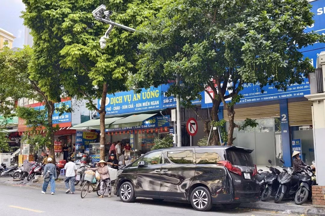 Việc ghi hình bằng camera nghiệp vụ giúp lực lượng chức năng chủ động phát hiện hành vi vi phạm trong quá trình tuần tra, kiểm soát. Thay vì chỉ xử lý những trường hợp được phát hiện trực tiếp tại hiện trường, hình ảnh từ thiết bị chuyên dụng có thể được sử dụng làm căn cứ xác minh phương tiện và hoàn thiện hồ sơ xử lý theo quy định.