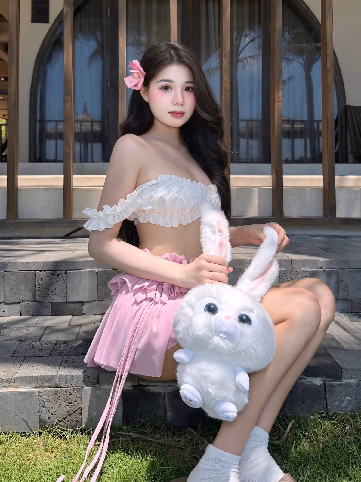 Nhiều bình luận khen ngợi sự rạng rỡ và thần thái tự nhiên của cô nàng hot girl Instagram này.