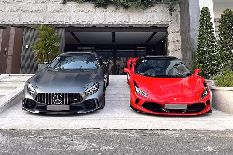 Sau vài tháng, chiếc Ferrari F8 Tributo được 1 người chơi xe ở Đà Nẵng mua về, và đến nay chưa có ý định bán đi, vì kiếm 1 xe Ferrari F8 Tributo "ngon" bây giờ rất hiếm. Như vậy, được nhập về nước hơn 5 năm qua, chiếc Ferrari F8 Tributo này chỉ mới trải qua 3 đời chủ, và 2 trong số đó đều là các tay chơi 8X rất đình đám như Cường Đô la hay Minh Nhựa.