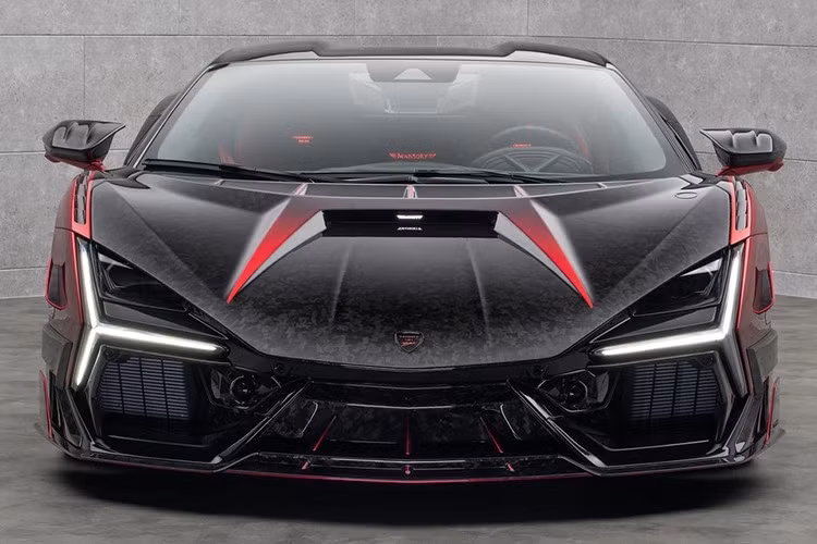 Khả năng tăng tốc của Lamborghini Revuelto từ 0-100 km/h trong 2,4 giây và tốc độ tối đa đạt 354 km/h. Mức giá chiếc siêu xe Revuelto Mansory Initiate thuộc sở hữu của tay đua Esteban Ocon không được tiết lộ.