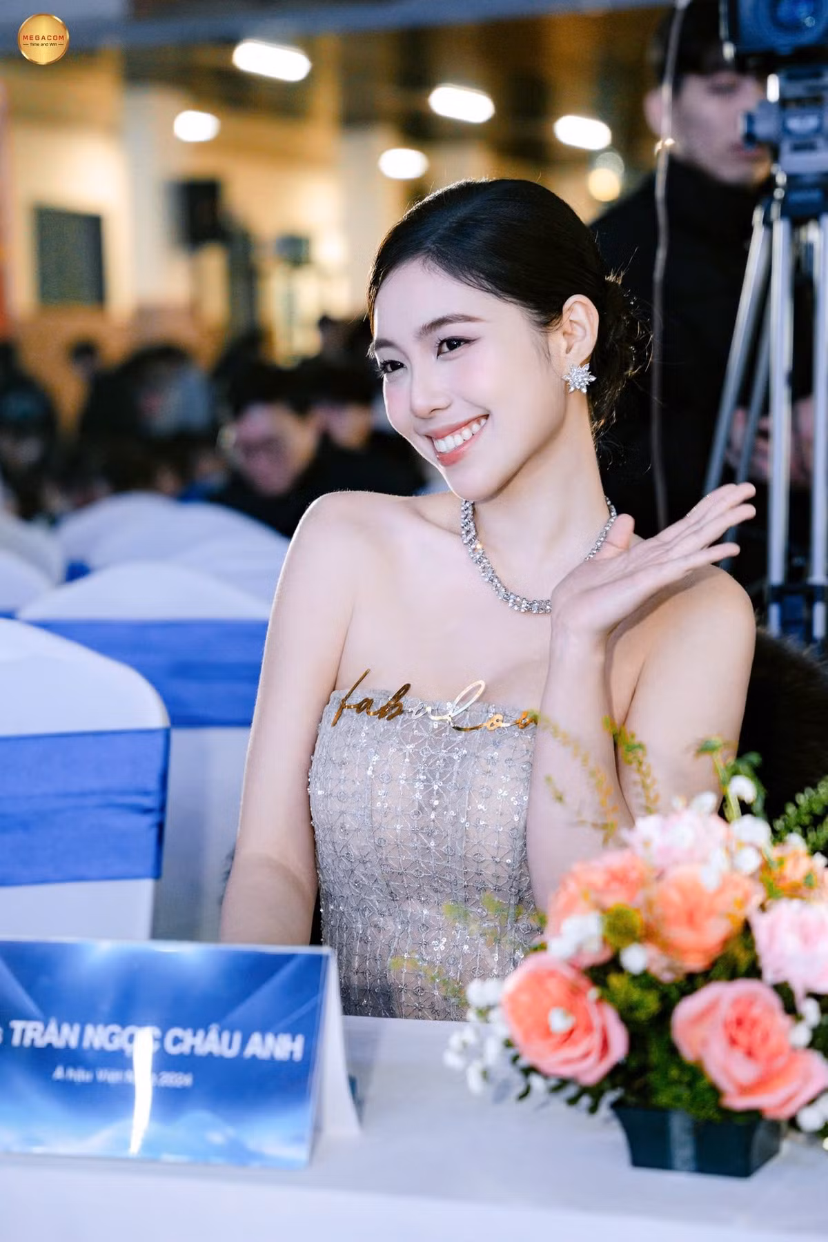 Người đẹp đồng thời đang theo học chuyên ngành piano tại Học viện Âm nhạc quốc gia Việt Nam. Cô cũng giành được giải cao trong các cuộc thi âm nhạc, tiếng Anh tại trường.