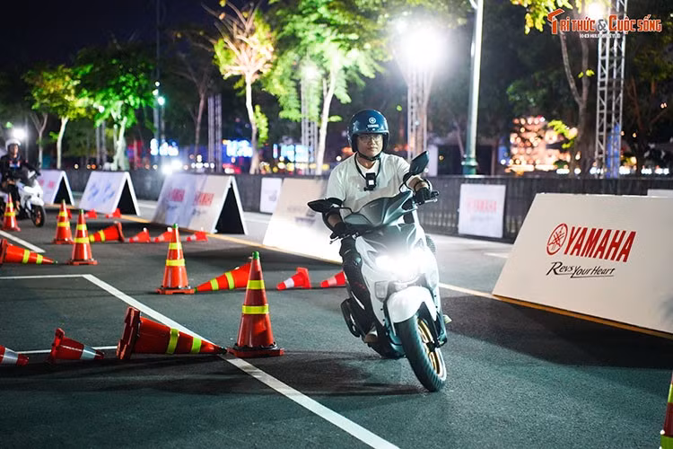 Việc ra mắt Yamaha GEAR 125 Hybrid cho thấy xu hướng điện hóa đang dần lan rộng xuống các phân khúc phổ thông, đồng thời phản ánh nỗ lực của các hãng xe trong việc tối ưu chi phí vận hành và nâng cao trải nghiệm người dùng trong bối cảnh đô thị hóa ngày càng mạnh mẽ.