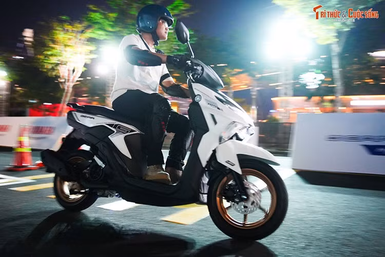 Với thông điệp “Lên GEAR - Sống hết mình”, mẫu xe tay ga mới nhà Yamaha hướng đến phong cách sống năng động, đề cao tính tiện dụng và khả năng thích ứng đa dạng trong môi trường giao thông đô thị tại Việt Nam.