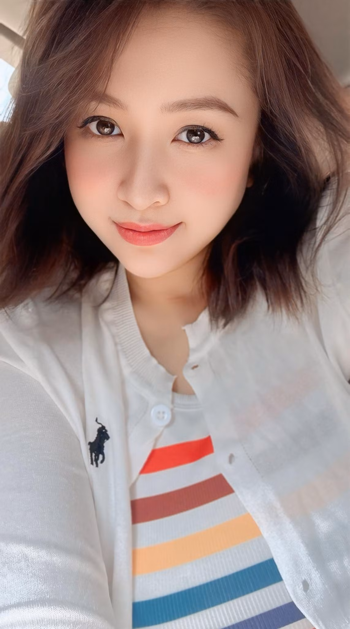 Mới đây, người đẹp sinh năm 1985 gây chú ý khi chia sẻ khoảnh khắc lên đồ như gái "em chưa 18".