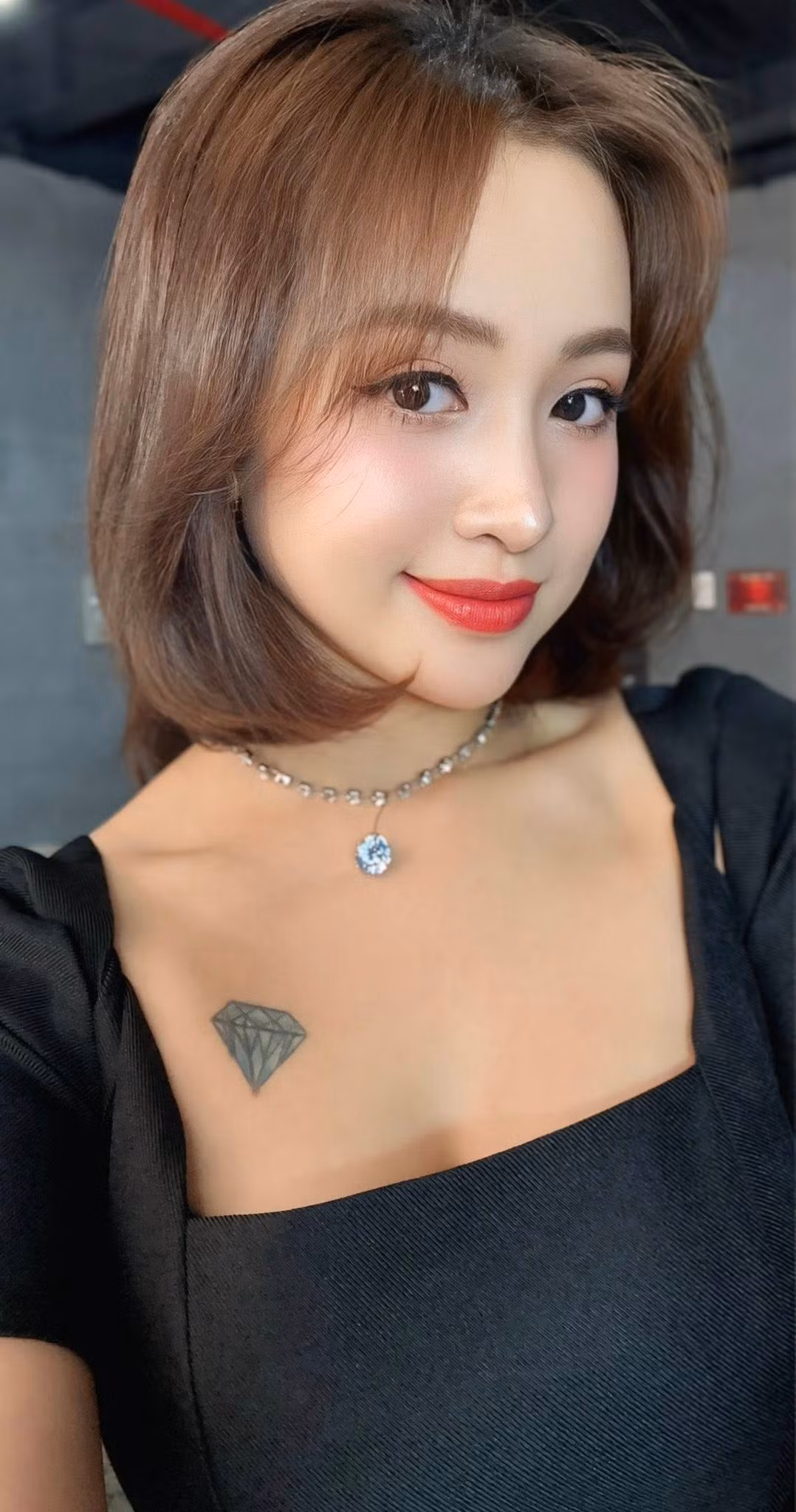 Được biết, gần đây, Vân Hugo đảm nhiệm việc đào tạo MC nhí tại ngôi trường mầm non do hai vợ chồng sáng lập.