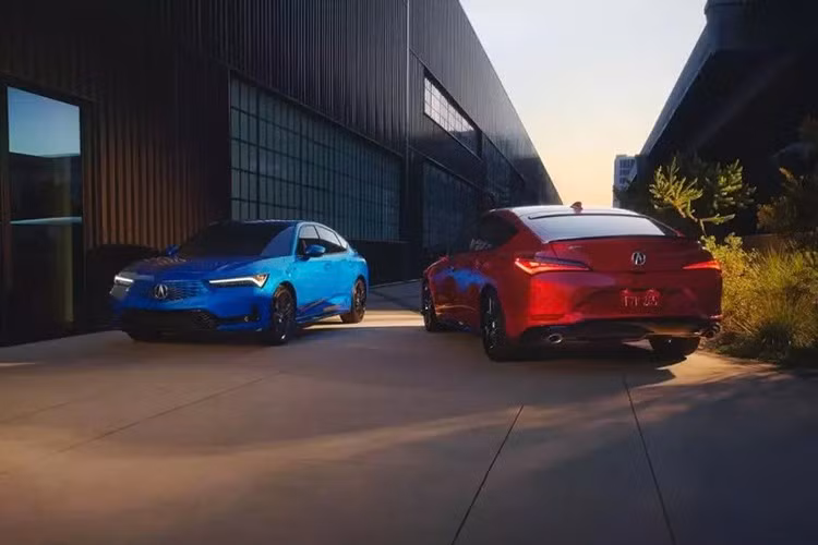 Acura đã giới thiệu lại mẫu Integra tại thị trường Hoa Kỳ vào năm 2022 cho phiên bản 2023 nhưng có doanh số không mấy thành công. Được sản xuất tại Ohio với nền tảng Civic, mẫu xe liftback cao cấp này sẽ bước vào năm 2026 với mọi thứ được làm mới, nhằm cải thiện khả nâng bán hàng tại đây.