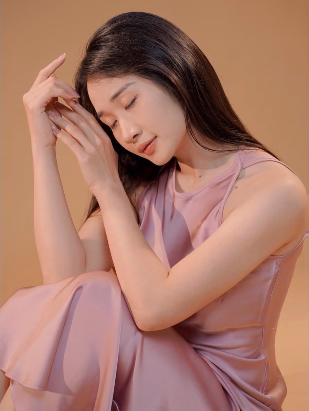 Bên cạnh công việc giảng dạy, Phương Thảo còn gây ấn tượng với niềm đam mê thể hình, chăm chỉ tập gym để có dáng người hoàn hảo.