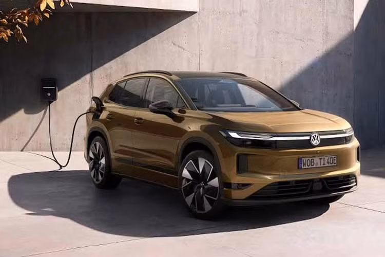 Theo công bố từ Volkswagen, ID Tiguan sở hữu phạm vi hoạt động tối đa lên tới 600 km sau mỗi lần sạc đầy (theo chu trình thử nghiệm WLTP tiêu chuẩn châu Âu). Ngoài ra, khả năng kéo theo rơ-móc của xe đạt từ 1.800 kg ở bản tiêu chuẩn đến 2.000 kg trên các bản cao cấp hơn. Tại châu Âu, Volkswagen dự kiến mở nhận đặt cọc ID Tiguan từ ngày 13/10, với giá khởi điểm 42.695 euro (1,23 tỷ đồng).