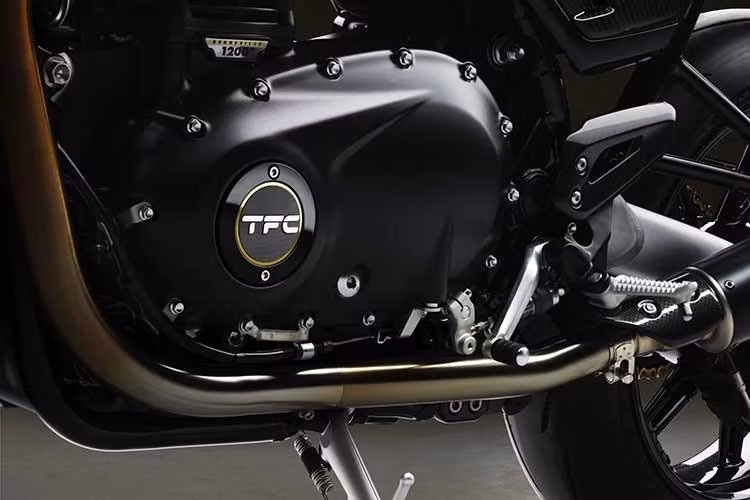 Sức mạnh của Speed Twin 1200 TFC đến từ khối động cơ 2 xi-lanh song song "High Power". Động cơ đạt công suất tối đa 105 mã lực tại 7.750 vòng/phút và mô-men xoắn cực đại 112 Nm tại 4.250 vòng/phút. Khí thải được xả qua cặp pô Akrapovič chất liệu titan gắn chụp đầu bằng sợi carbon.