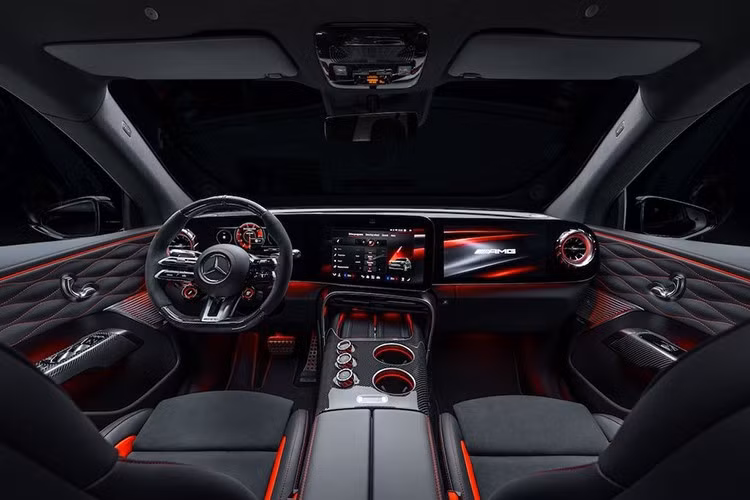 Cả 3 phiên bản đều đi kèm hệ dẫn động 4 bánh toàn thời gian AMG Performance 4MATIC+. Riêng hai bản GT55 và GT63 có khả năng truyền lực độc lập tới từng bánh sau để nâng cao độ bám đường cùng khả năng di chuyển linh hoạt.