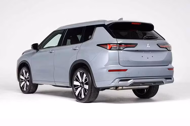 Mitsubishi Outlander thế hệ mới được kỳ vọng sẽ có đầy đủ các trang bị, trong đó có hệ thống an toàn chủ động (ADAS). Công nghệ này cũng đang xuất hiện trên Mitsubishi Destinator, thậm chí ngay từ phiên bản tiêu chuẩn.