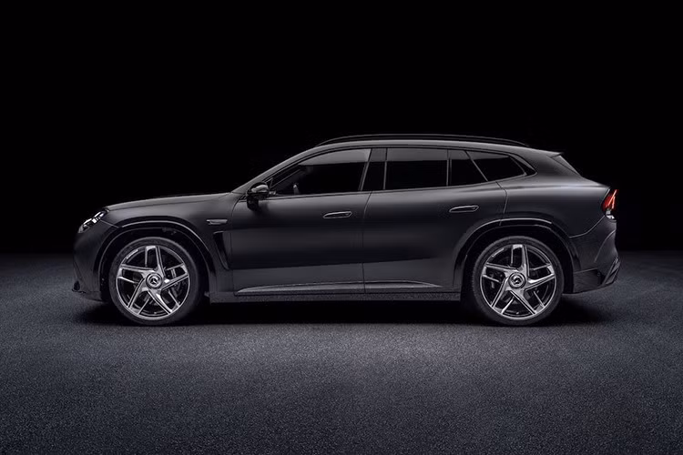 Mercedes-AMG GT SUV được bán ra với 3 phiên bản bao gồm: GT53 SUV, GT55 SUV và bản cao cấp nhất GT63 SUV. Trong đó, hai phiên bản GT55 và GT63 được trang bị cấu hình 3 mô-tơ điện (1 mô-tơ ở cầu trước và 2 mô-tơ ở cầu sau). Mô-tơ phía trước có thể tự động ngắt khi không cần thiết để tiết kiệm năng lượng và chỉ kích hoạt khi xe cần thêm sức kéo hoặc công suất tối đa.