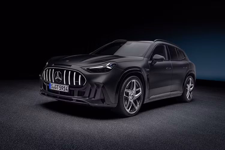 Mercedes-AMG GT SUV 2027 thuần điện là mẫu SUV cỡ lớn đầu tiên do bộ phận AMG tự chủ phát triển hoàn toàn. Đây cũng là sản phẩm thứ hai được xây dựng trên nền tảng khung gầm xe điện hiệu năng cao AMG.EA, nối tiếp mẫu AMG GT 4-Door Coupe từng trình làng trước đó.