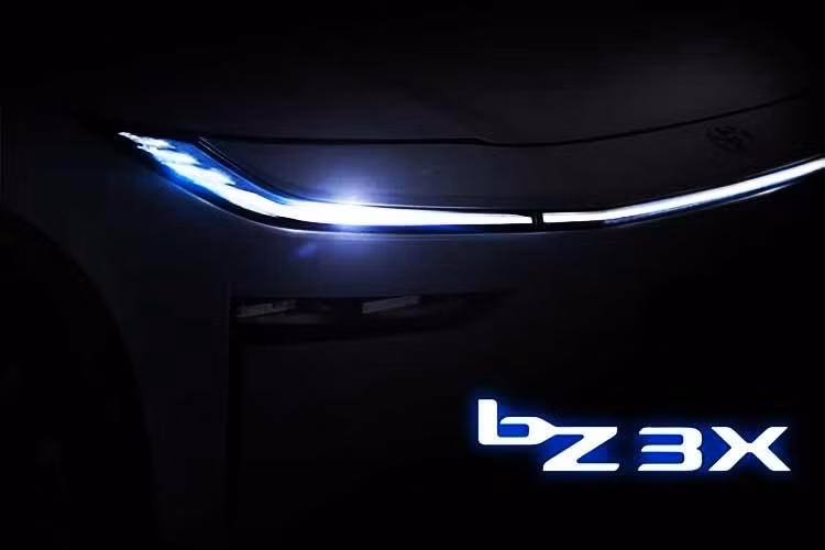 Toyota cung cấp hai phiên bản cho mẫu xe SUV điện này gồm 520 Pro Knight Edition và 520 Pro Lidar Knight Edition tại thị trường Trung Quốc. Trong đó, phiên bản thứ hai được bổ sung cảm biến LiDAR đặt phía trên kính chắn gió.