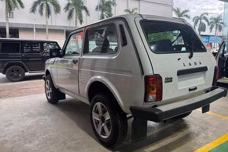Đến thời điểm hiện tại, phía Lada và đơn vị phân phối vẫn chưa công bố kế hoạch kinh doanh mới cũng như thời điểm chính thức mở bán các sản phẩm tại Việt Nam. Vì vậy, việc thanh lý toàn bộ xe mẫu đang khiến thị trường đặt ra nhiều câu hỏi về chiến lược tiếp theo của thương hiệu ôtô Nga tại Việt Nam.