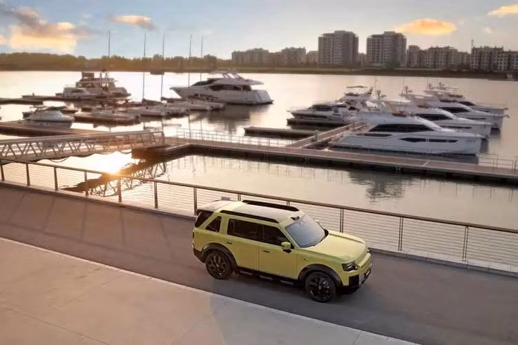 Chưa hết, mẫu SUV cỡ lớn của liên doanh Chery-Jaguar Land Rover còn được trang bị hệ thống địa hình thông minh i-ATS, được tinh chỉnh sâu với các giải pháp phần mềm từ Huawei. Khả năng bám đường được kiểm soát thông qua 3 khóa vi sai, bao gồm khóa vi sai cơ khí phía trước, vi sai chống trượt điện tử e-LSD phía sau và khóa vi sai trung tâm ảo.