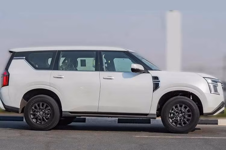 Dù vậy, phía VAD - đơn vị phân phối Nissan tại Việt Nam - hiện chưa lên tiếng xác nhận Patrol sắp về nước. Đây cũng không phải lần đầu Patrol được cho là sắp bán trong nước. Khoảng hai năm trước, một số đại lý từng nhận đặt cọc mẫu xe này nhưng kế hoạch ra mắt chính thức vẫn chưa diễn ra.