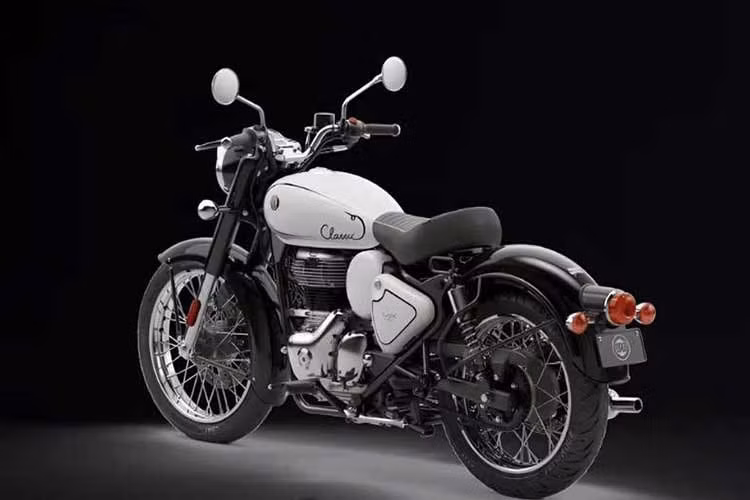 Việc hãng xe máy Royal Enfield lựa chọn cách phối hai tông màu trắng và đen nhằm tạo diện mạo nổi bật hơn, nhưng vẫn duy trì phong cách cổ điển vốn là đặc trưng của Classic 350 dự đoán sẽ thu hút khách hàng mới hơn.