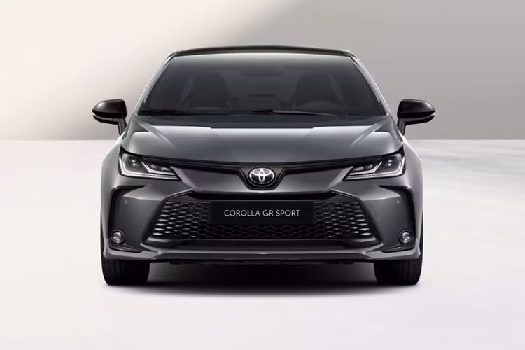 Corolla hiện là một trong những mẫu xe bán chạy nhất của Toyota tại châu Âu và phiên bản nâng cấp 2026 được kỳ vọng sẽ tiếp tục duy trì sức hút nhờ những thay đổi về thiết kế và công nghệ.