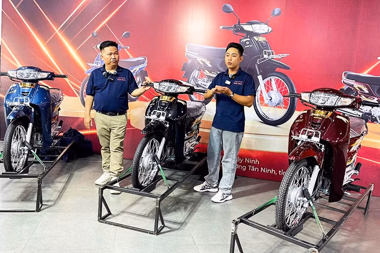 Không còn được sản xuất, phân phối chính hãng tại Việt Nam khoảng 20 năm qua, nhưng ít ai biết rằng tại Campuchia, Honda Dream với tên gọi Honda Dream NCX vẫn đang được NCX Honda sản xuất. Thực tế, dân "sành xe" vẫn biết đến sự tồn tại của Honda Dream NCX nhưng không phải ai cũng có thể dễ dàng sở hữu mẫu xe này.
