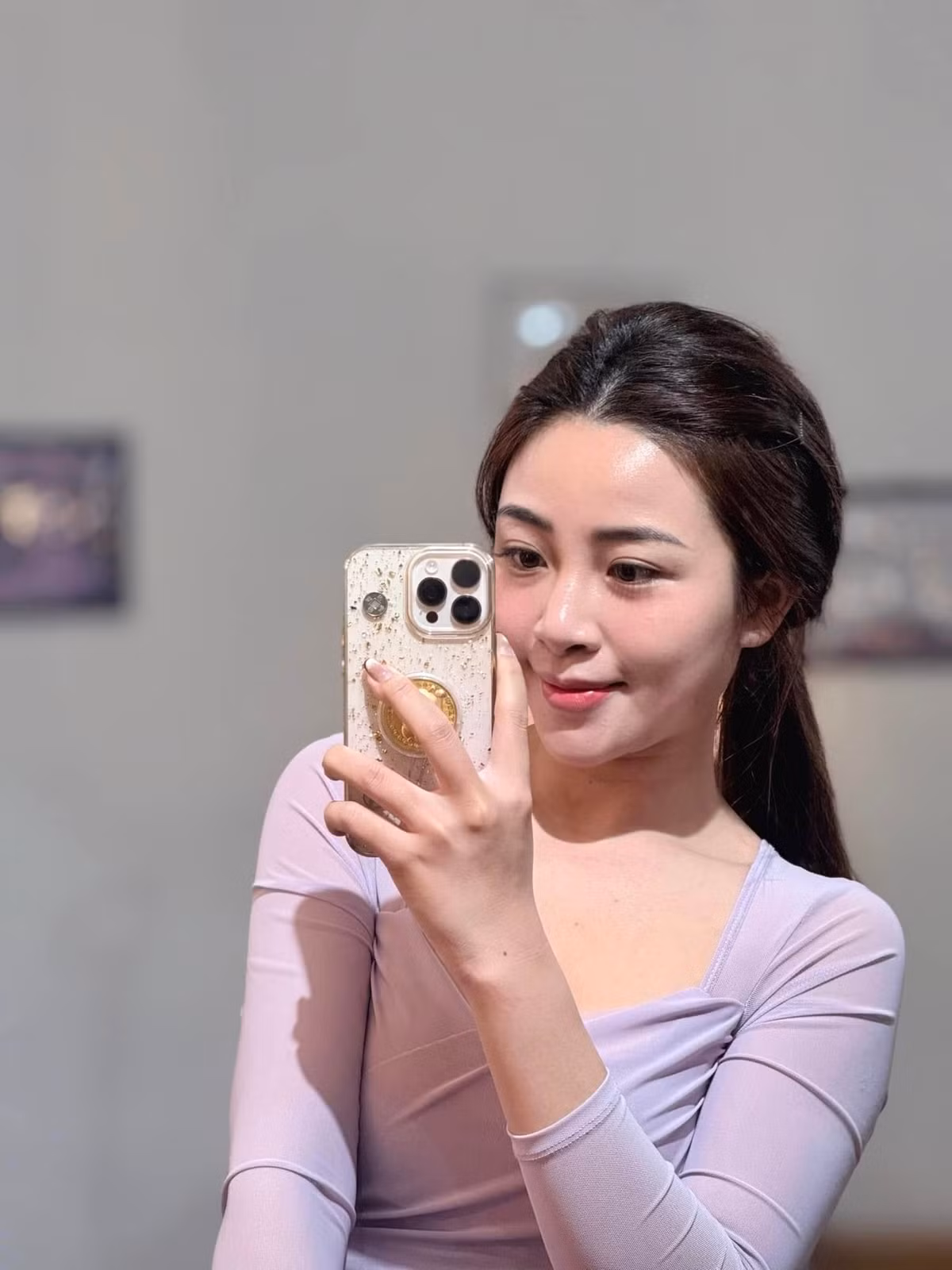 Nhật Linh không chỉ là hậu phương vững chắc cho cầu thủ Phan Văn Đức mà còn là nguồn cảm hứng cho nhiều phụ nữ trong việc yêu thương bản thân và chăm sóc sức khỏe.