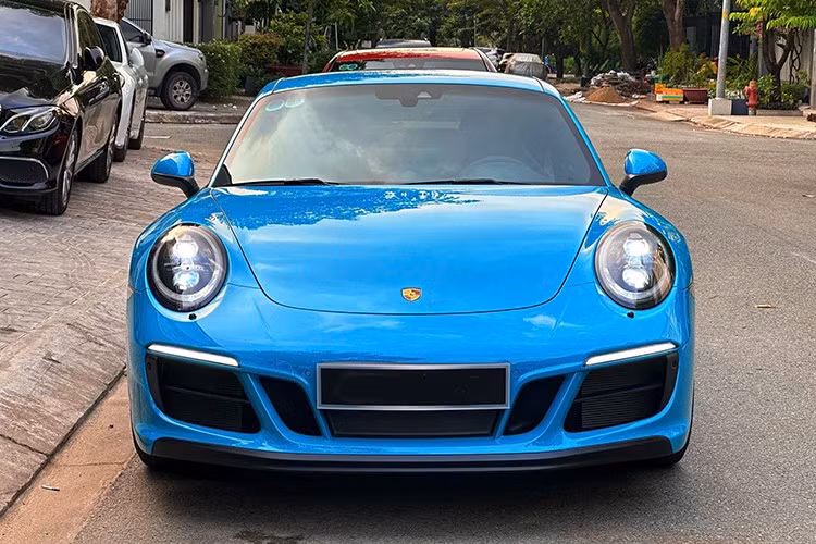 Ở thời điểm hiện tại, số lượng Porsche 911 thế hệ 991.2 như chiếc trong bài viết này còn lăn bánh tại thị trường Việt Nam không nhiều. Một phần vì nhiều chủ sở hữu có xu hướng sưu tầm, thay vì sử dụng hàng ngày.