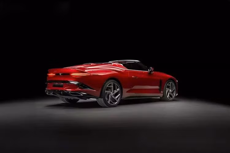 Tuy nhiên với Bentley Bacalar mui trần, kịch bản đã hoàn toàn đảo ngược. Từng là mẫu xe siêu sang đầu bảng của thương hiệu Bentley và có giá khởi điểm khoảng 2 triệu USD, nay Bacalar lại được giao dịch với mức giá chưa tới một nửa con số đó.