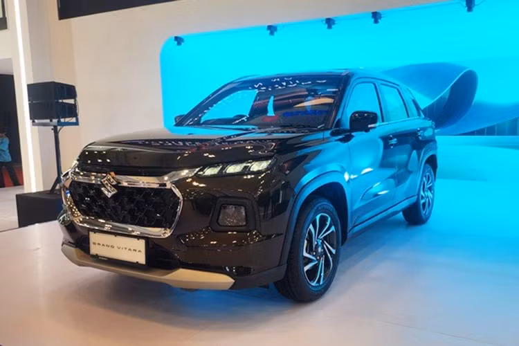 Nhà sản xuất ôtô Nhật Bản cho biết bản cập nhật lần này của Suzuki Grand Vitara 2025 được phát triển dựa trên ý kiến trực tiếp từ khách hàng, nhằm tạo ra mẫu xe thân thiện, tiện nghi hơn trong sử dụng thực tế.